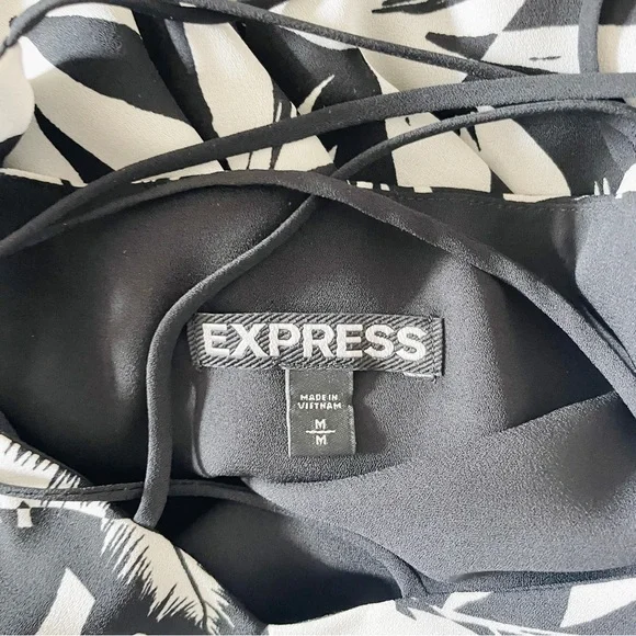 Express White And Black Strappy Spaghetti Strap Floral Camisole Tank Top - Picture 5 of 5